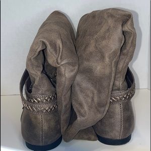 Woman’s SO boots! Size 9.5